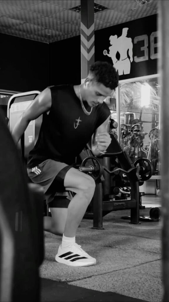 Training-in-the-gym-adidas-Evo-Sl