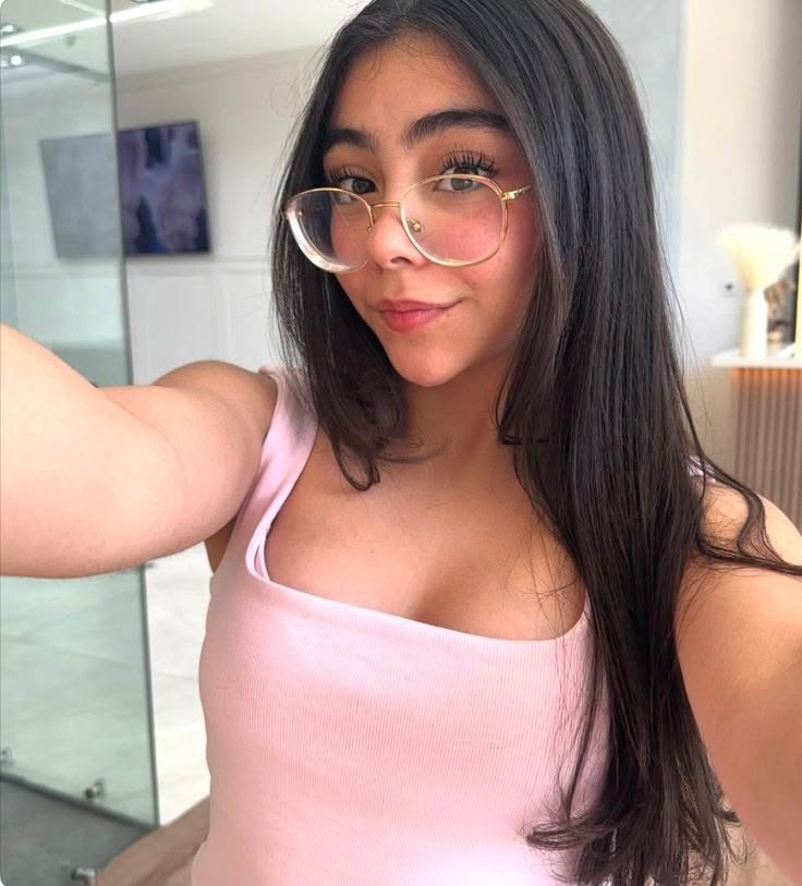 •_