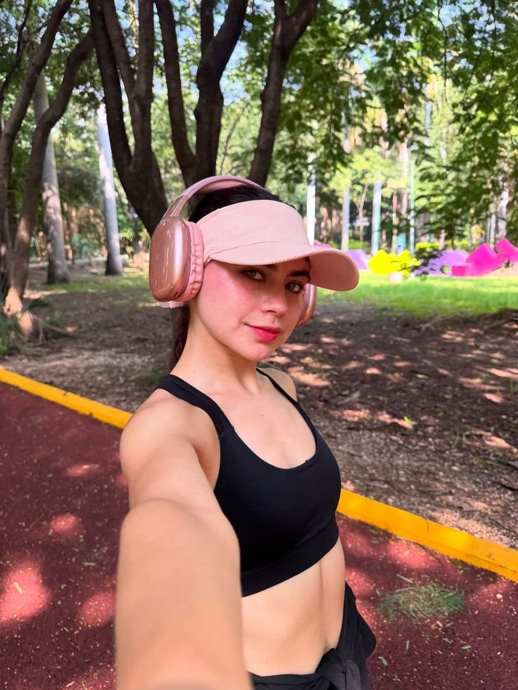 🏃_♀️🩷✨